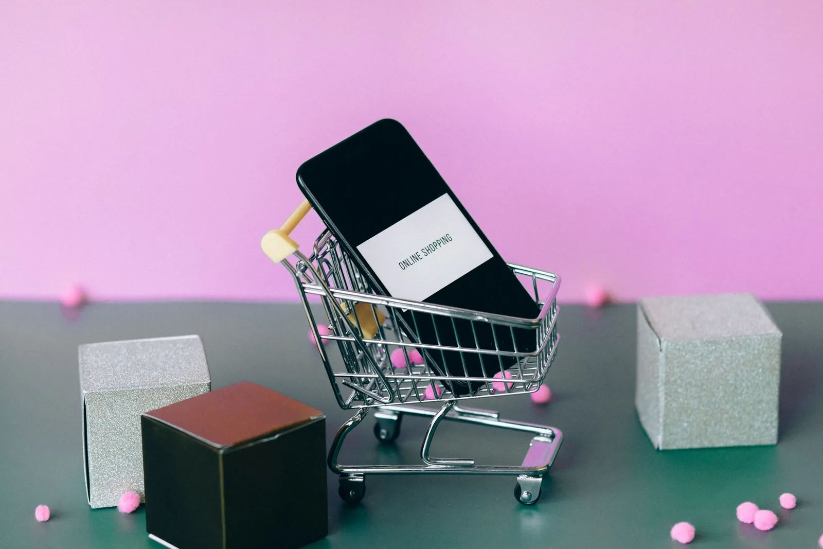 Carrito de compras en miniatura, comprando RAM en línea