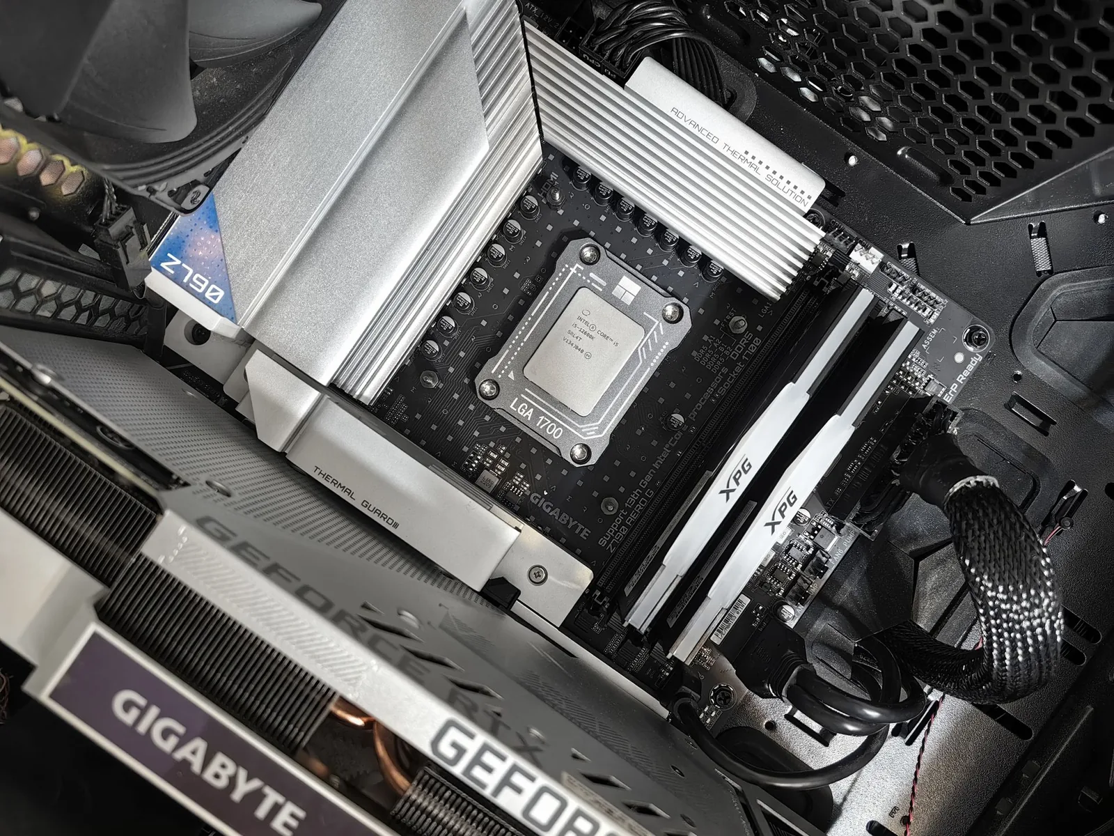 PC gamer armada con tarjeta gráfica Gigabyte y RAM XPG