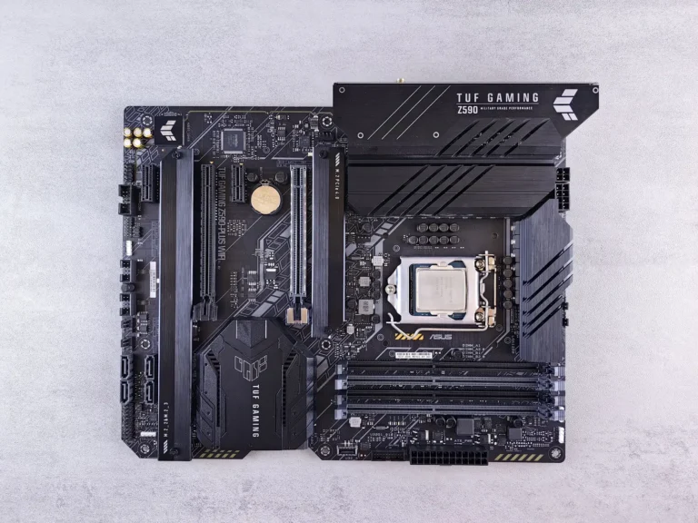 Placa madre ASUS TUF Gaming Z590 vista desde arriba
